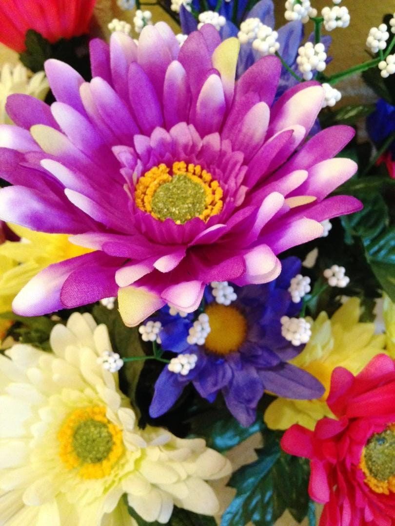Cemetery Silk Flower Vase of Gerbera Sun Daisy Deluxe for Grave-site Presentation in Remembrance of Loved Ones -