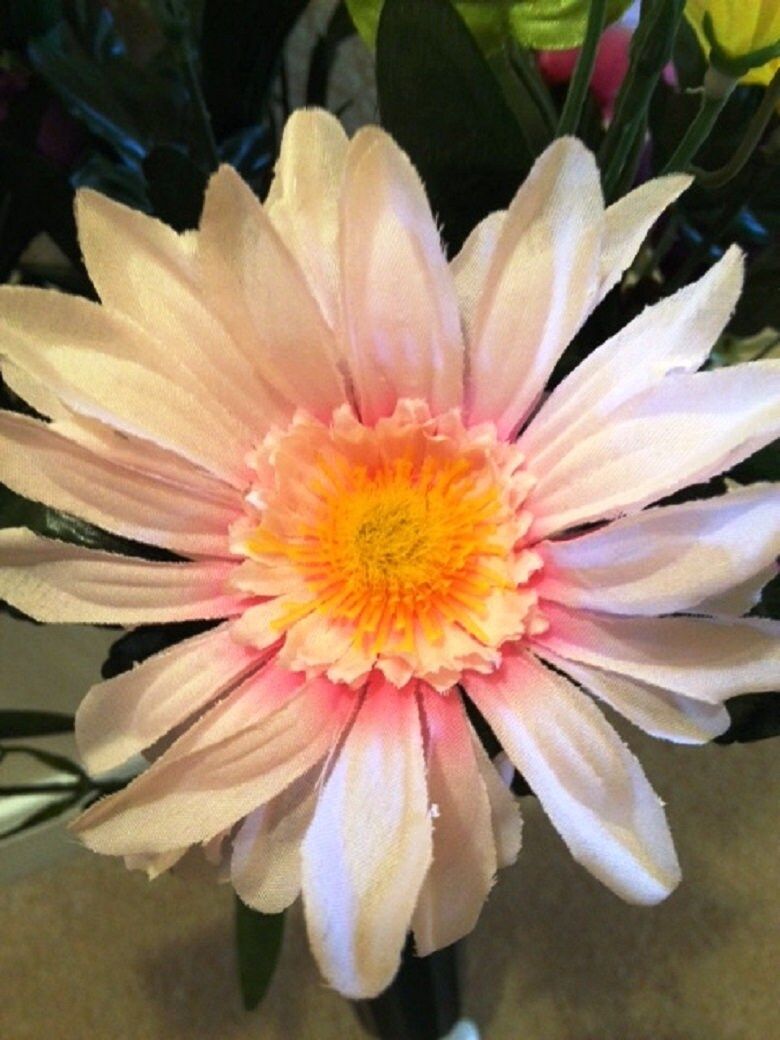 Cemetery Vase of DAFFODIL Red TULIP DAISY for Grave-site Presentation in Remembrance of Loved Ones -