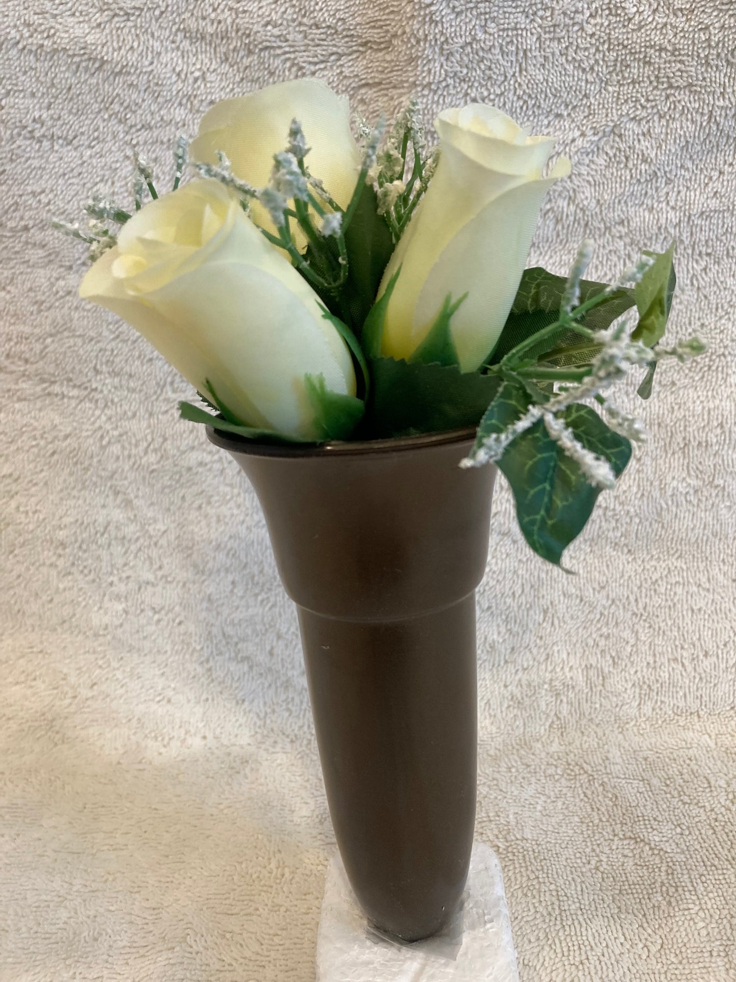 NICHE 3 WHITE/ CREAM ROSES; BABY'S BREATH w/ IVY (NO VASE)