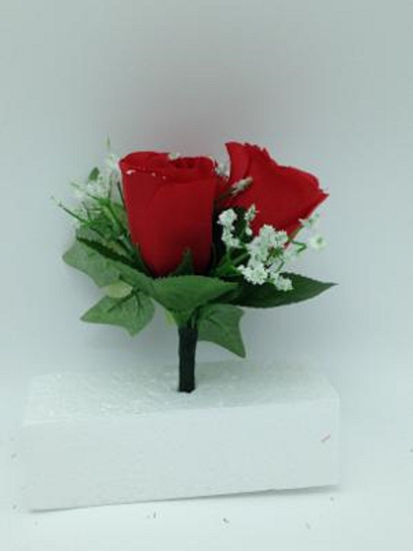 NICHE 3 RED ROSES & BABY'S BREATH w/ IVY (NO VASE)