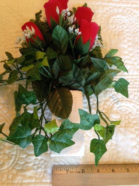 CRYPT / MAUSOLEUM Bouquet (No Vase) Red ROSE w/ Baby's Breath Ivy Presentation in Remembrance